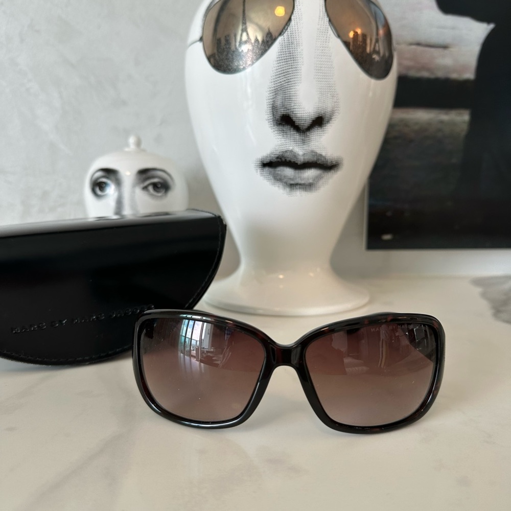 ❤️ Mark Jacobs sunglasses. Brand new in case and papers. ❤️❤️